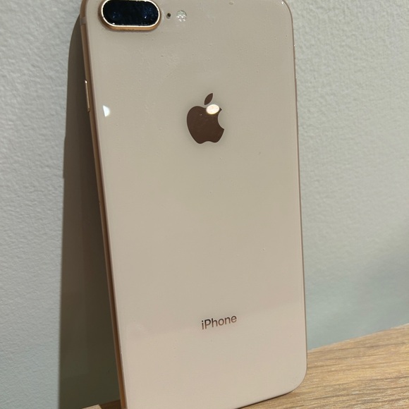 Apple iPhone 8+ (8 Plus) - Unlocked - Rose Gold and White - Picture 3 of 8